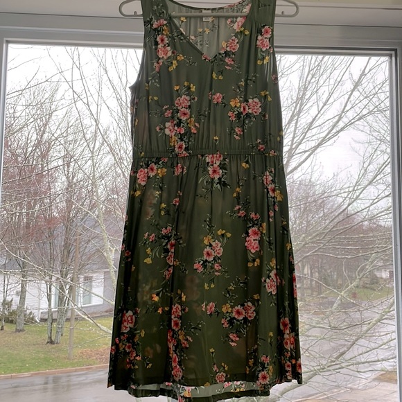 Summer dress. Cinched at waist - Picture 1 of 3